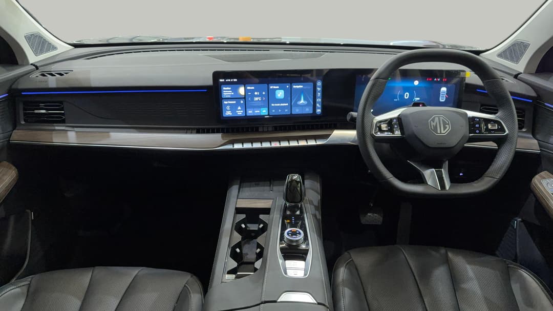 2025 MG MG Qs Essence AWD, Automatic, 12213 km, Dashboard View