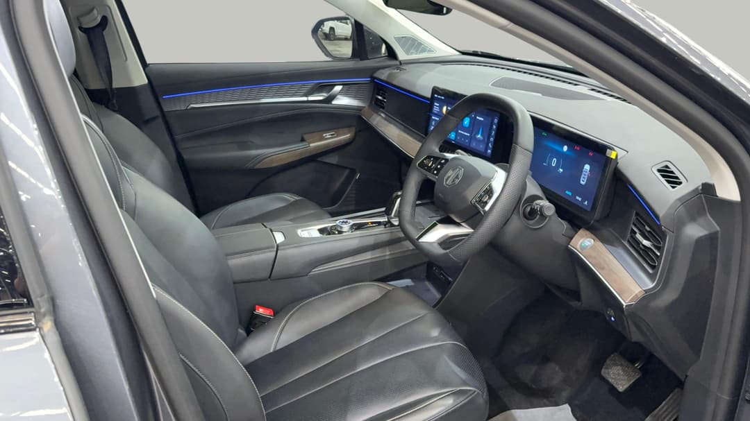 2025 MG MG Qs Essence AWD, Automatic, 12213 km, Right Side Front Door Cabin View