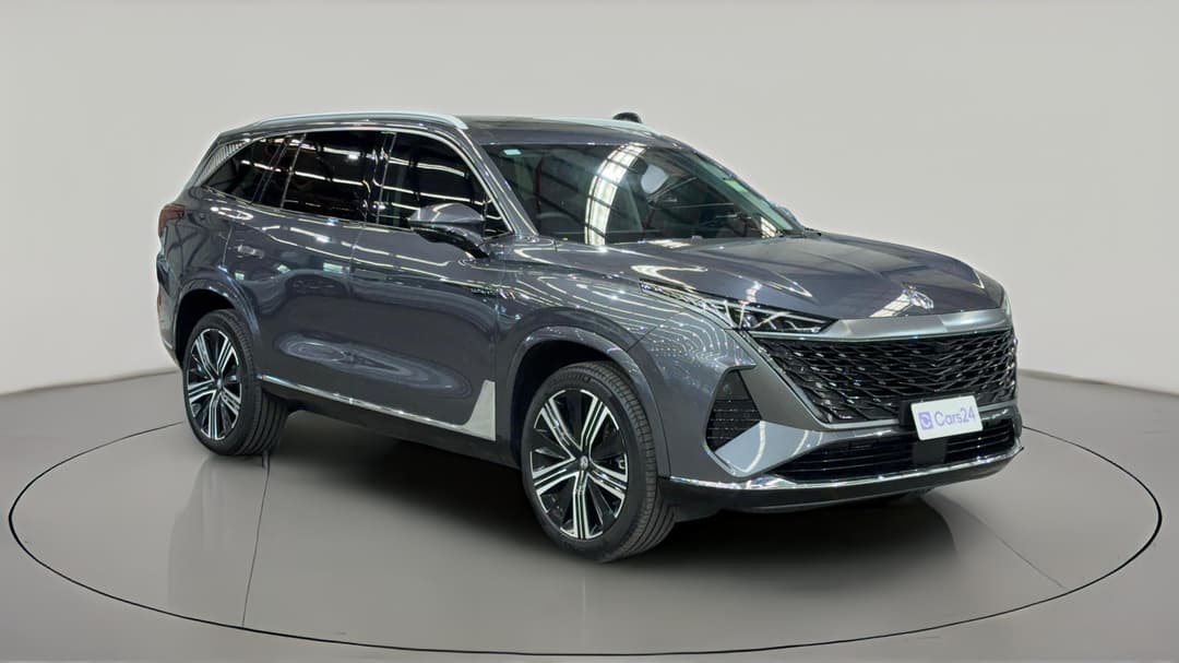 2025 MG MG Qs Essence AWD, Automatic, 12213 km, Right Front Diagonal (45- Degree) View