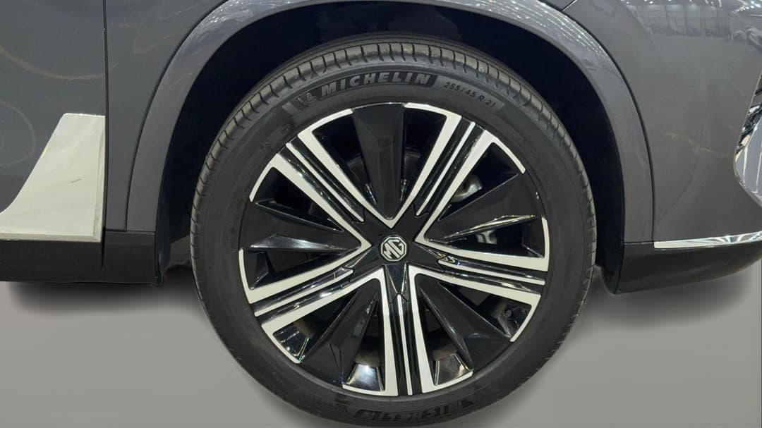 2025 MG MG Qs Essence AWD, Automatic, 12213 km, Right Front Wheel