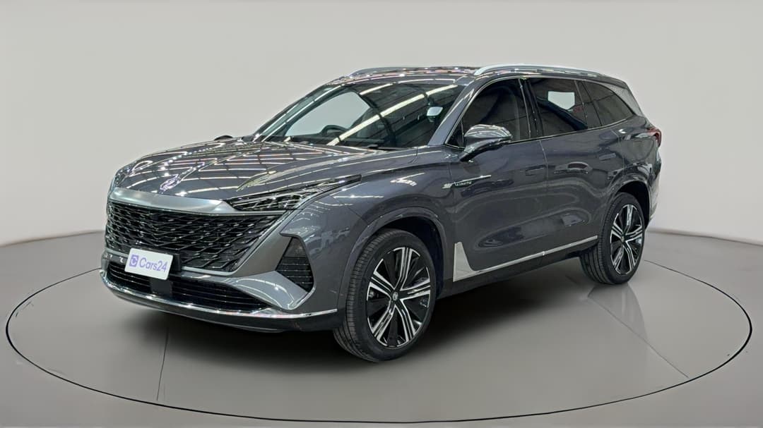 2025 MG MG Qs Essence AWD, Automatic, 12213 km, Left Front Diagonal (45- Degree) View