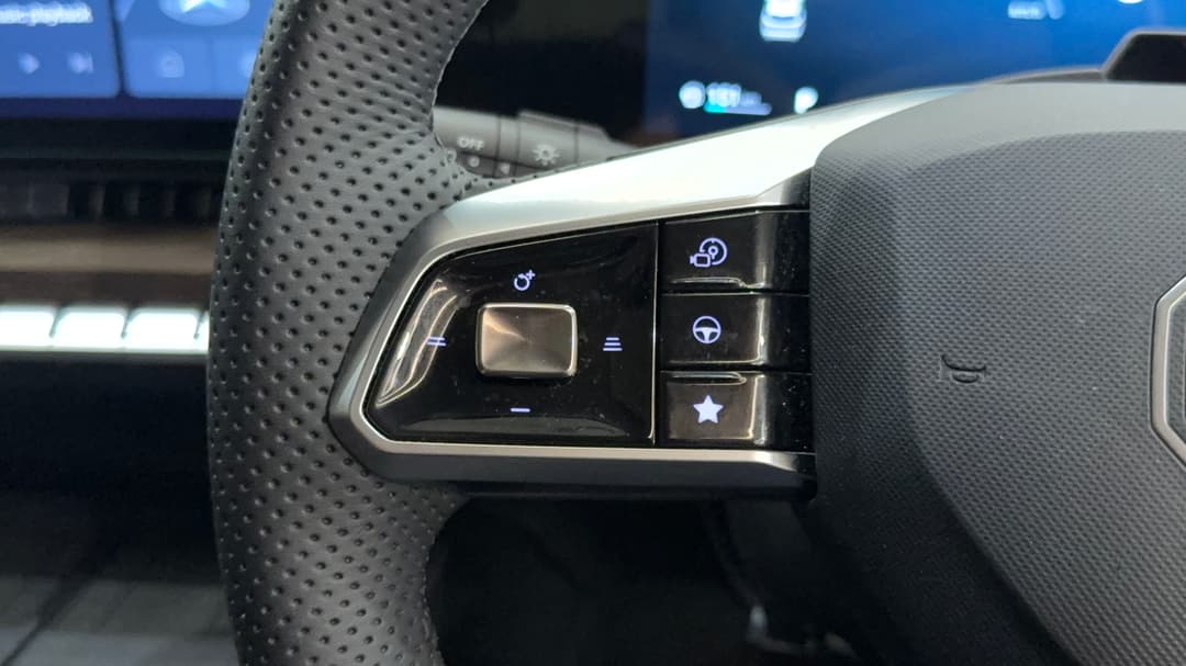 2025 MG MG Qs Essence AWD, Automatic, 12213 km, Cruise Control