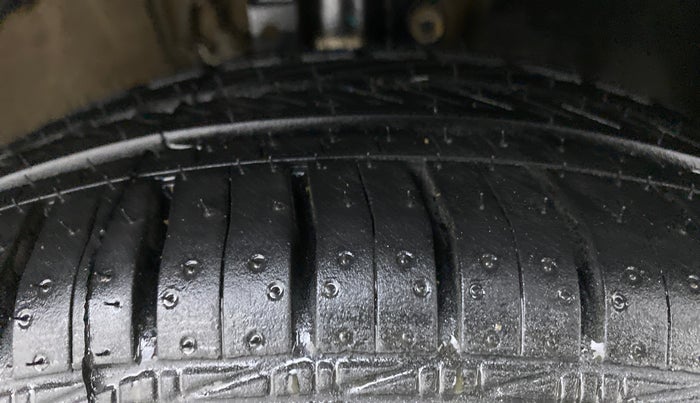 2016 Volkswagen Ameo COMFORTLINE 1.2, Petrol, Manual, 50,076 km, Right Front Tyre Tread
