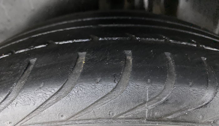2016 Volkswagen Ameo COMFORTLINE 1.2, Petrol, Manual, 50,076 km, Left Rear Tyre Tread