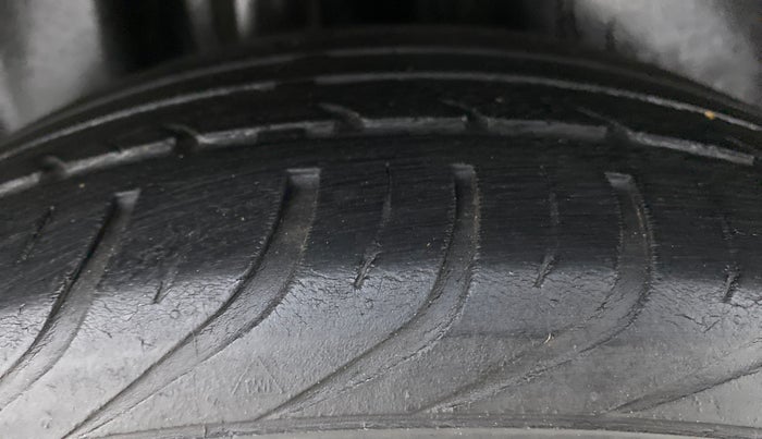 2016 Volkswagen Ameo COMFORTLINE 1.2, Petrol, Manual, 50,076 km, Right Rear Tyre Tread