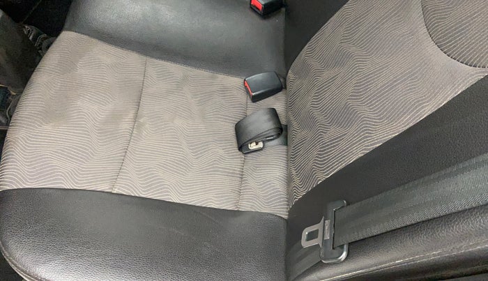 2014 Hyundai Eon MAGNA +, Petrol, Manual, 29,202 km, Second-row left seat - Cover slightly stained