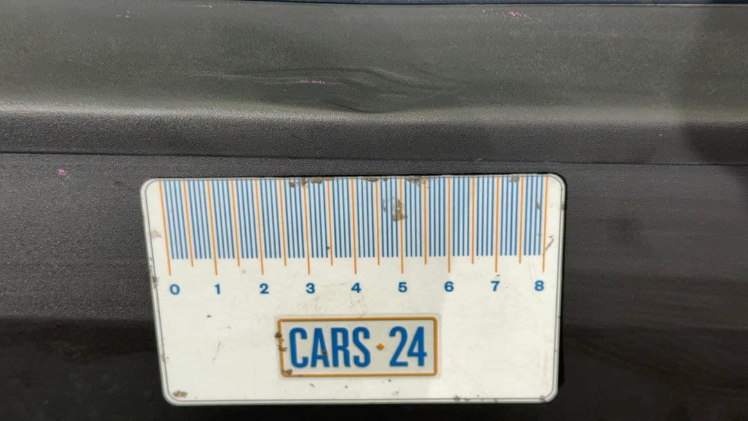 Mud guard Front RHS Scratch