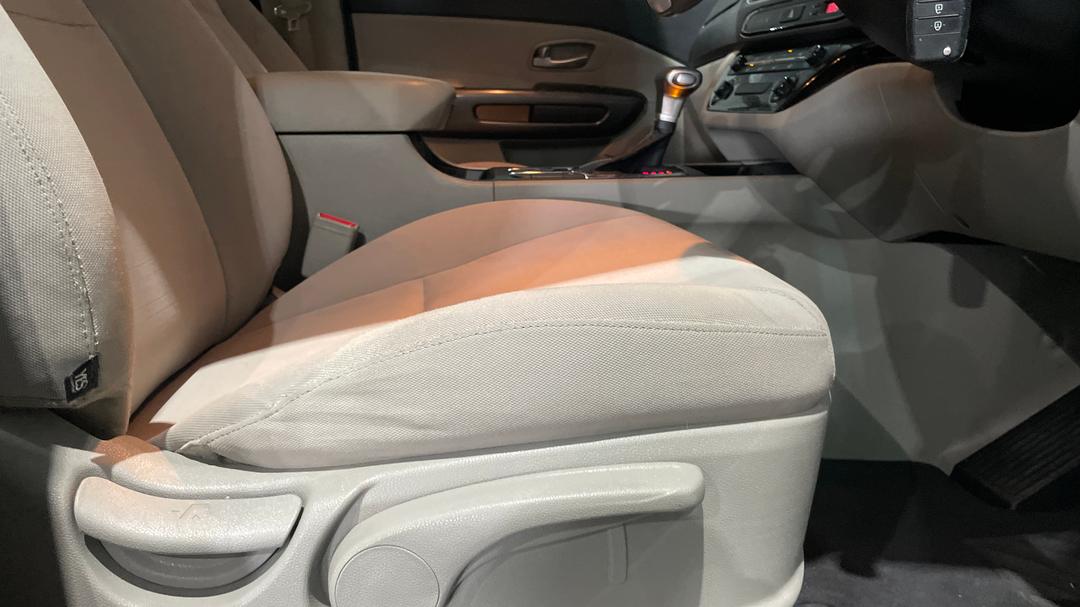 2019 Kia Carnival S, Automatic, 61471 km, Drivers Side Adjustment Panel