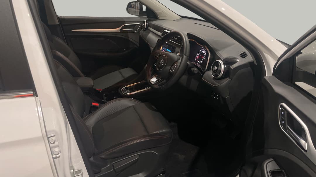 2025 MG Zst Vibe, Automatic, 18428 km, Right Side Front Door Cabin View