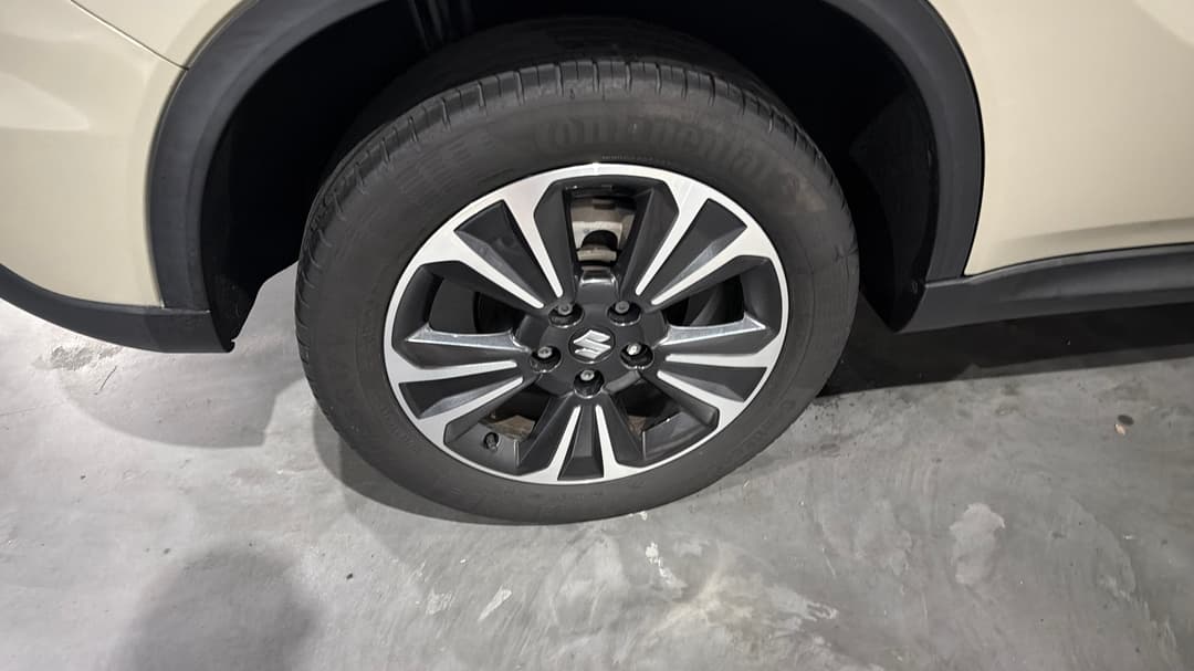 2022 Suzuki Vitara Turbo Shadow, Automatic, 44192 km, Right Rear Wheel