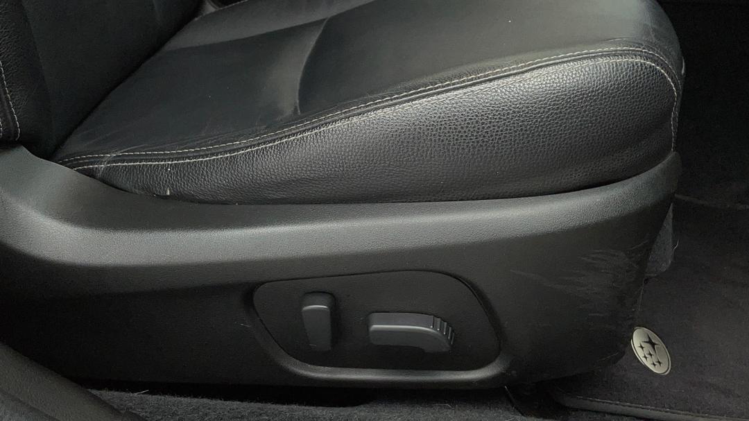 2013 Subaru XV 2.0i-s, Automatic, 120999 km, Drivers Side Adjustment Panel