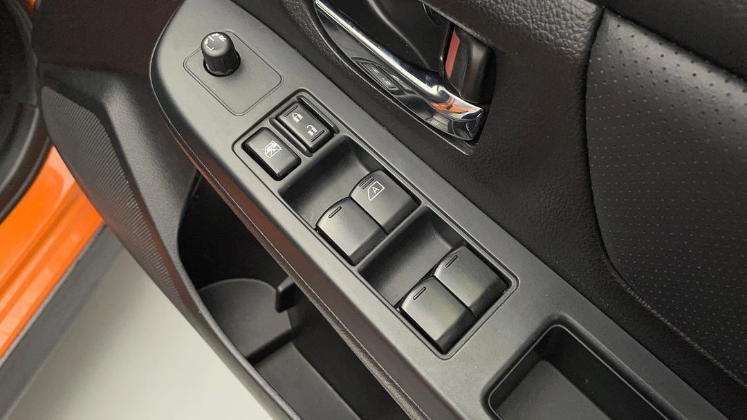 2013 Subaru XV 2.0i-s, Automatic, 120999 km, Drivers Side Door Panel Controls