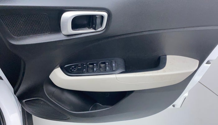 2023 Hyundai VENUE S(O) 1.2, Petrol, Manual, 7,071 km, Driver Side Door Panels Control