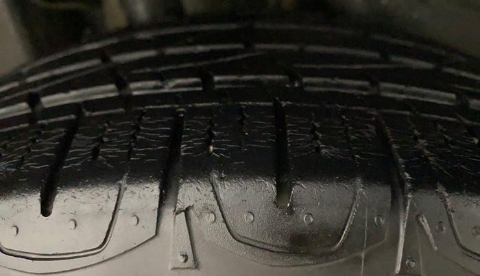2018 Jeep Compass LIMITED 2.0 DIESEL, Diesel, Manual, 32,353 km, Right Rear Tyre Tread