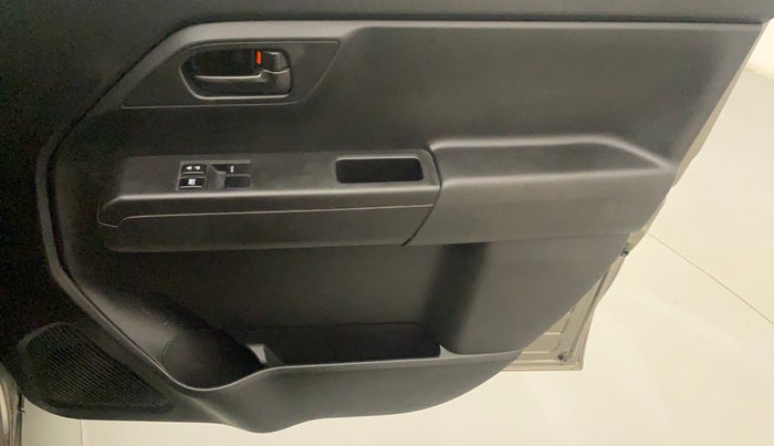 2022 Maruti New Wagon-R LXI 1.0, Petrol, Manual, 31,378 km, Driver Side Door Panels Control
