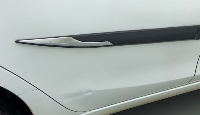 2016 Maruti Ciaz ZXI+, Petrol, Manual, 65,710 km, Right rear door - Slightly dented
