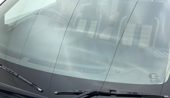 2016 Maruti Ciaz ZXI+, Petrol, Manual, 65,710 km, Front windshield - Minor spot on windshield