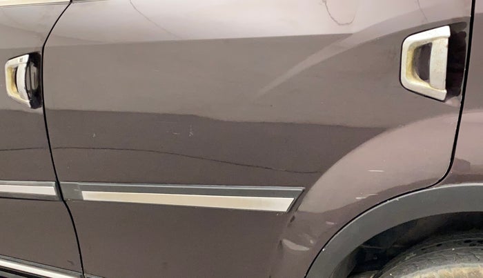 2019 Mahindra XUV500 W11 AT, Diesel, Automatic, 36,344 km, Rear left door - Minor scratches