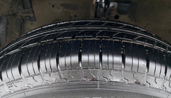 2014 Maruti Swift Dzire VXI, Petrol, Manual, 61,074 km, Left Front Tyre Tread
