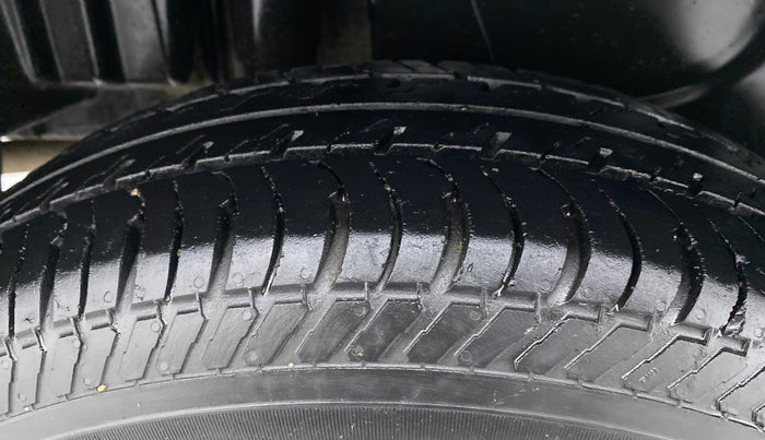 2014 Maruti Swift Dzire VXI, Petrol, Manual, 61,074 km, Right Rear Tyre Tread