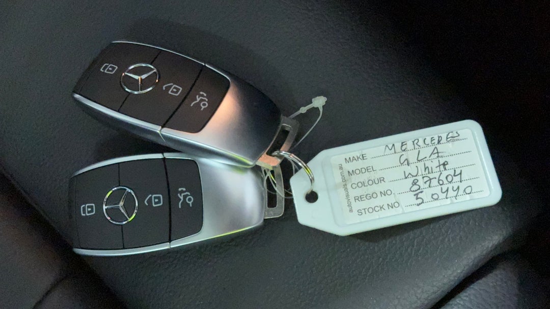 2021 Mercedes-benz GLA 200, Automatic, 35636 km, Key Close-up