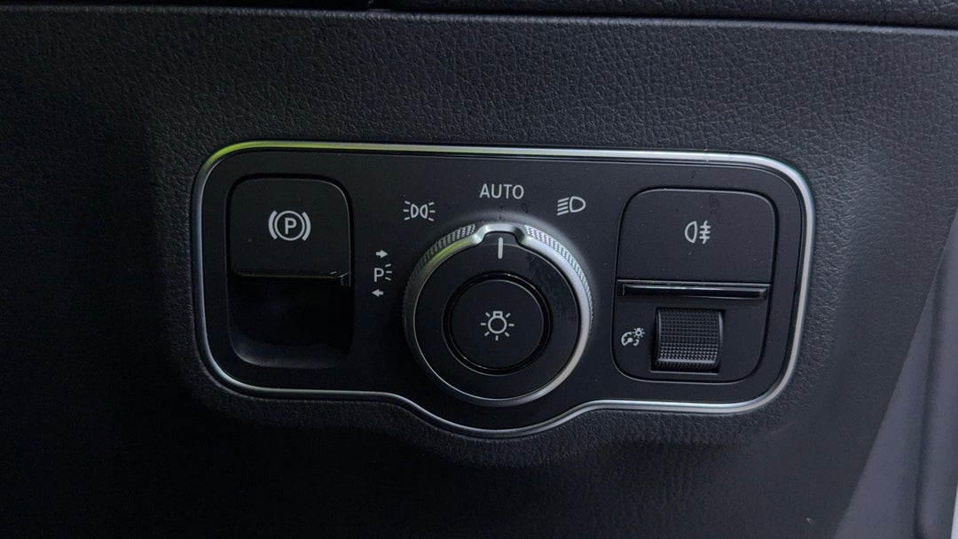 2021 Mercedes-benz GLA 200, Automatic, 35636 km, Utility Switches/Buttons