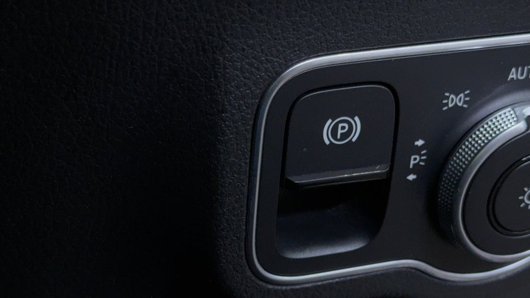 2021 Mercedes-benz GLA 200, Automatic, 35636 km, Handbrake