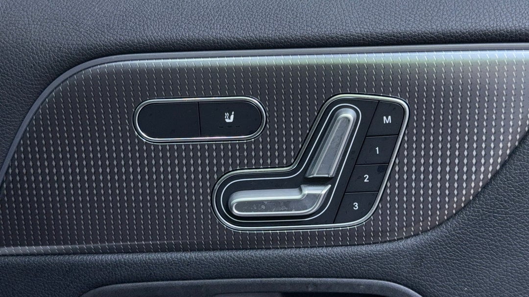 2021 Mercedes-benz GLA 200, Automatic, 35636 km, Drivers Side Adjustment Panel