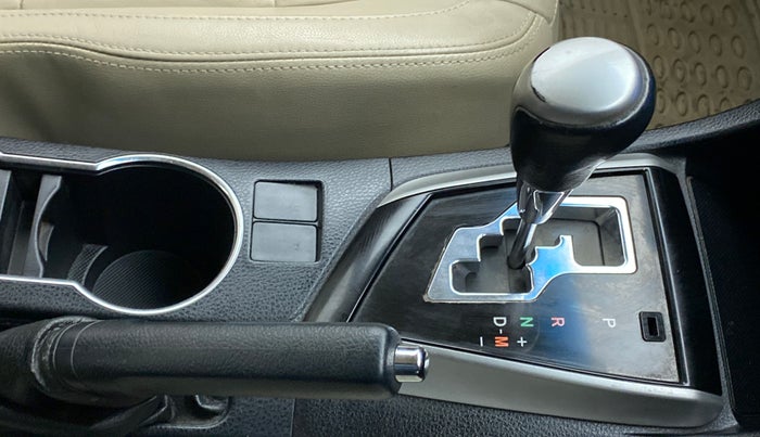 2014 Toyota Corolla Altis VL AT, Petrol, Automatic, 95,996 km, Gear Lever