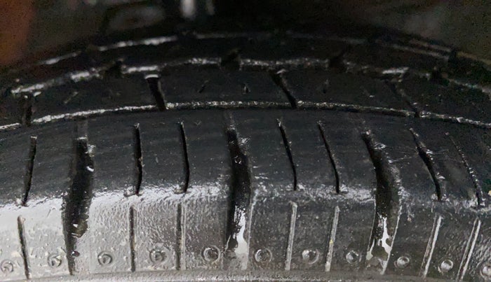 2010 Maruti A Star VXI, Petrol, Manual, 93,527 km, Right Front Tyre Tread