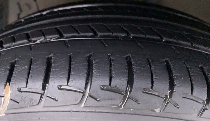 2011 Maruti Swift ZXI D, Petrol, Manual, 49,957 km, Left Front Tyre Tread