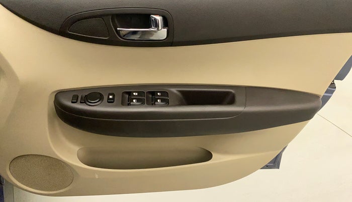 2013 Hyundai i20 MAGNA (O) 1.2, Petrol, Manual, 96,626 km, Driver Side Door Panels Control
