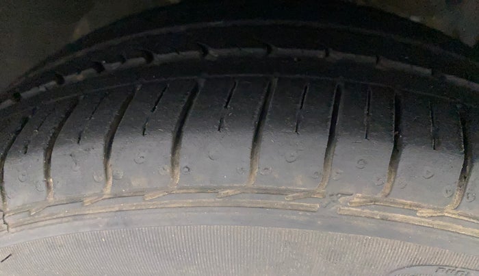 2020 Ford FREESTYLE TITANIUM 1.2 PETROL, Petrol, Manual, 23,750 km, Right Front Tyre Tread