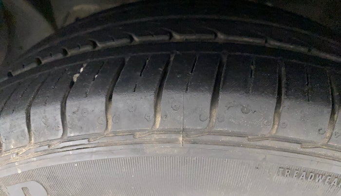 2020 Ford FREESTYLE TITANIUM 1.2 PETROL, Petrol, Manual, 23,750 km, Left Front Tyre Tread