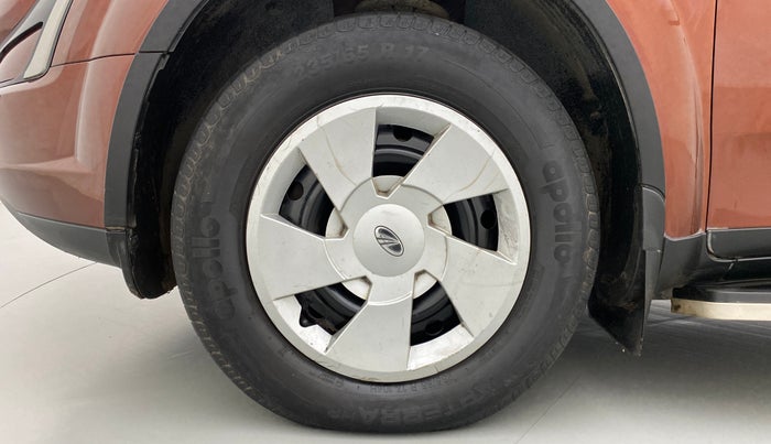 2018 Mahindra XUV500 W7 FWD, Diesel, Manual, 43,794 km, Left Front Wheel