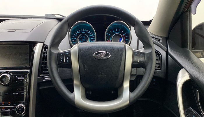 2018 Mahindra XUV500 W7 FWD, Diesel, Manual, 43,794 km, Steering Wheel Close Up