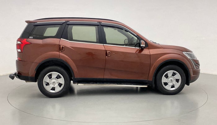 2018 Mahindra XUV500 W7 FWD, Diesel, Manual, 43,794 km, Right Side View