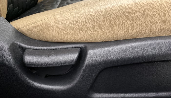 2019 Hyundai Elite i20 1.2 MAGNA PLUS VTVT, Petrol, Manual, 31,345 km, Driver Side Adjustment Panel