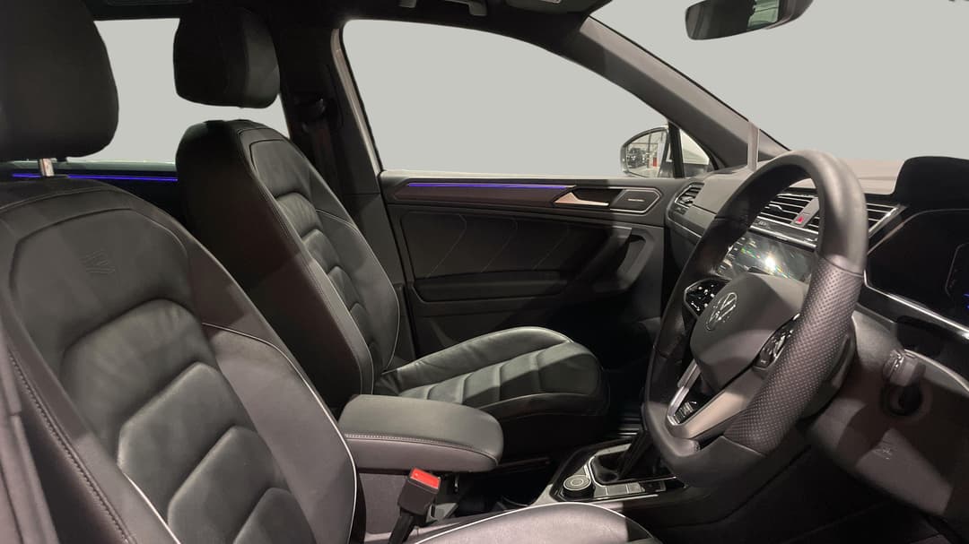 2021 Volkswagen Tiguan 162tsi R-line, Automatic, 65055 km, Right Side Front Door Cabin View