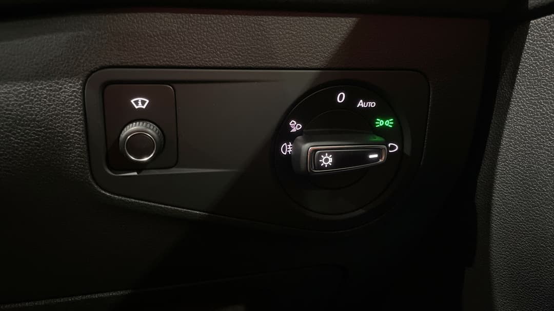 2021 Volkswagen Tiguan 162tsi R-line, Automatic, 65055 km, Utility Switches/Buttons