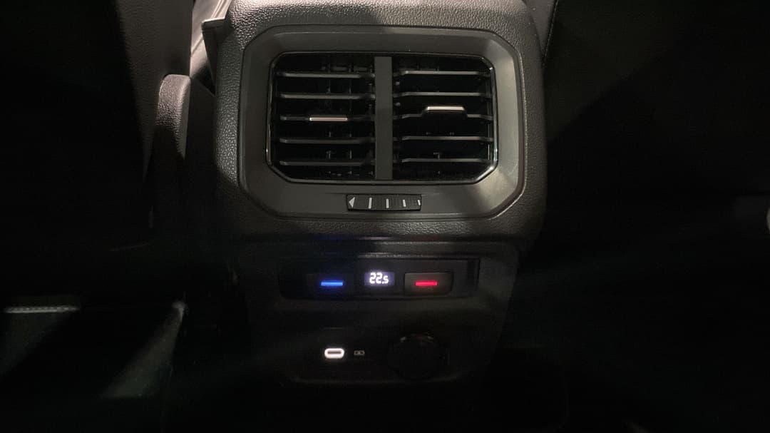 2021 Volkswagen Tiguan 162tsi R-line, Automatic, 65055 km, Rear A/C Vent