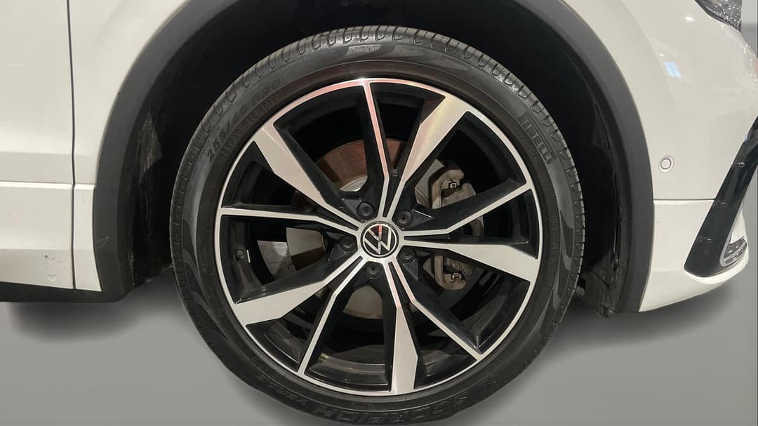 2021 Volkswagen Tiguan 162tsi R-line, Automatic, 65055 km, Right Front Wheel