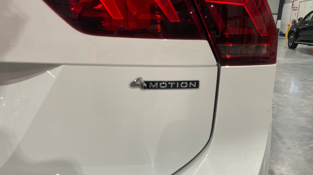 2021 Volkswagen Tiguan 162tsi R-line, Automatic, 65055 km, Badge (Boot Right Side)