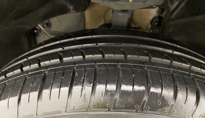 2020 Nissan Kicks XV PETROL, Petrol, Manual, 14,869 km, Left Front Tyre Tread