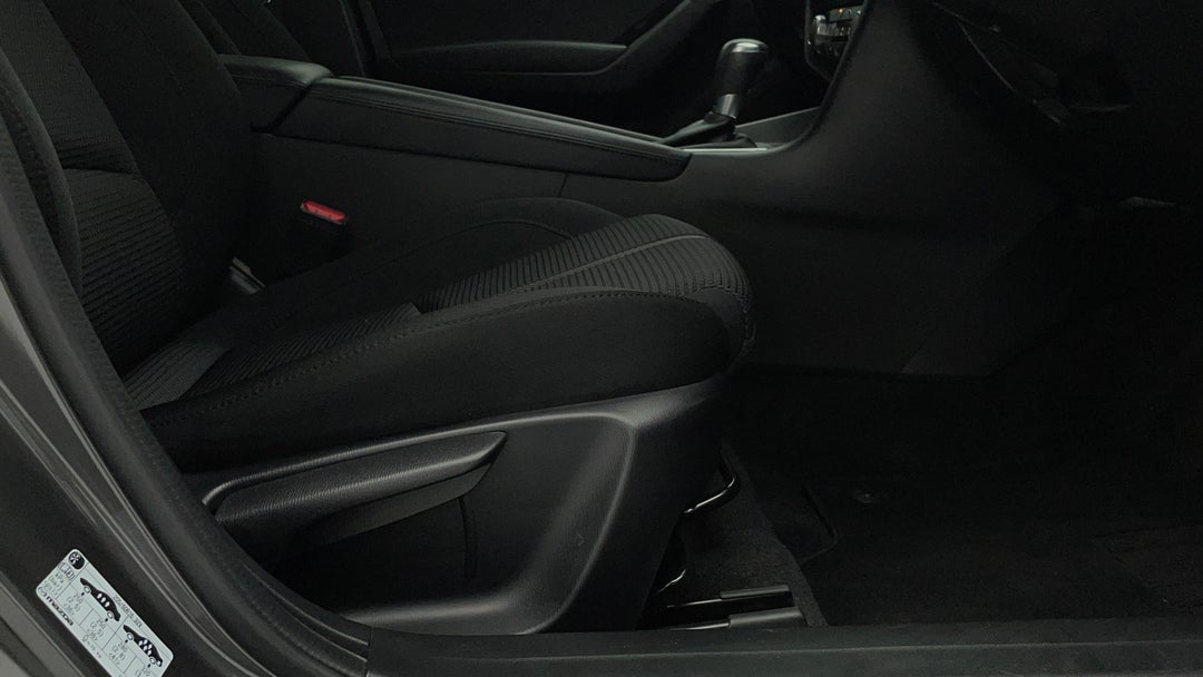 2018 Mazda 3 Maxx Sport, Automatic, 72005 km, Drivers Side Adjustment Panel