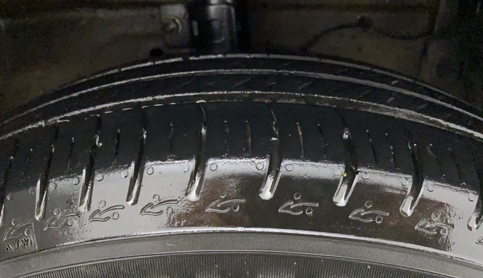 2014 Maruti Swift VDI ABS, Diesel, Manual, 57,065 km, Right Front Tyre Tread