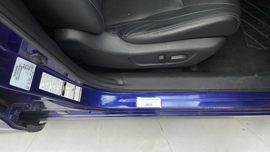 Door Sills Front RHS Scratch