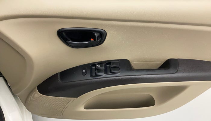 2015 Hyundai i10 MAGNA 1.1, Petrol, Manual, 49,740 km, Driver Side Door Panels Control