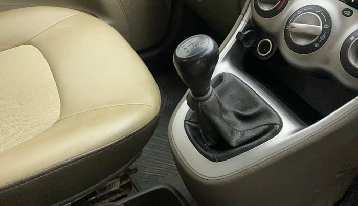 2015 Hyundai i10 MAGNA 1.1, Petrol, Manual, 49,740 km, Gear lever - Boot cover slightly torn