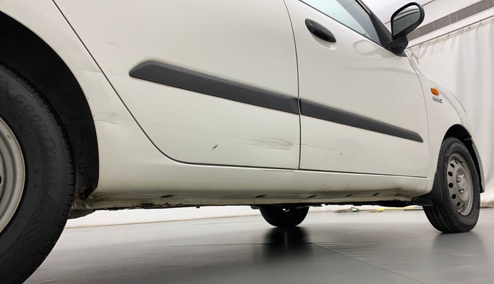 2015 Hyundai i10 MAGNA 1.1, Petrol, Manual, 49,740 km, Right running board - Paint has minor damage
